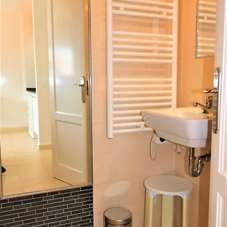 Apartment 1 Bedroom With Sea Views *